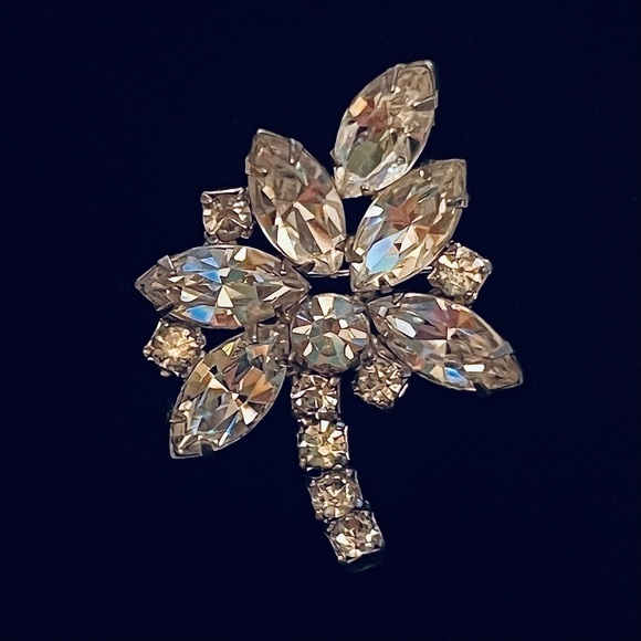 Rhinestone Brooch Kramer of New York VTG Signed Lapel Pin Floral Leaf EUC - Picture 2 of 7